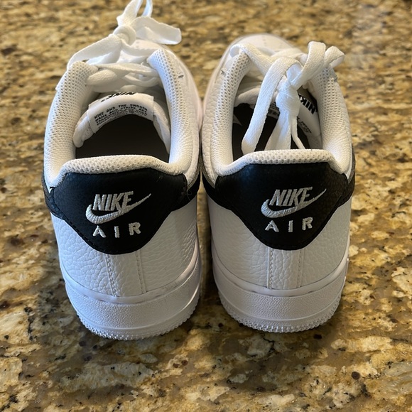 🖤 Air Force 1 '07 'White Black’ CT2302-100 Men’s Size 7/Women’s Size 8.5 - Picture 10 of 14
